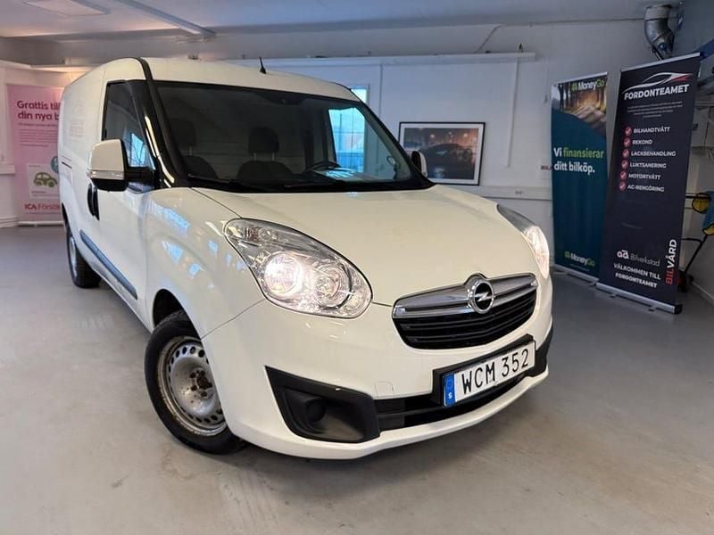 Vit Begagnad 2018 Opel Combo Van | 69 900 kr - Bild 1/4