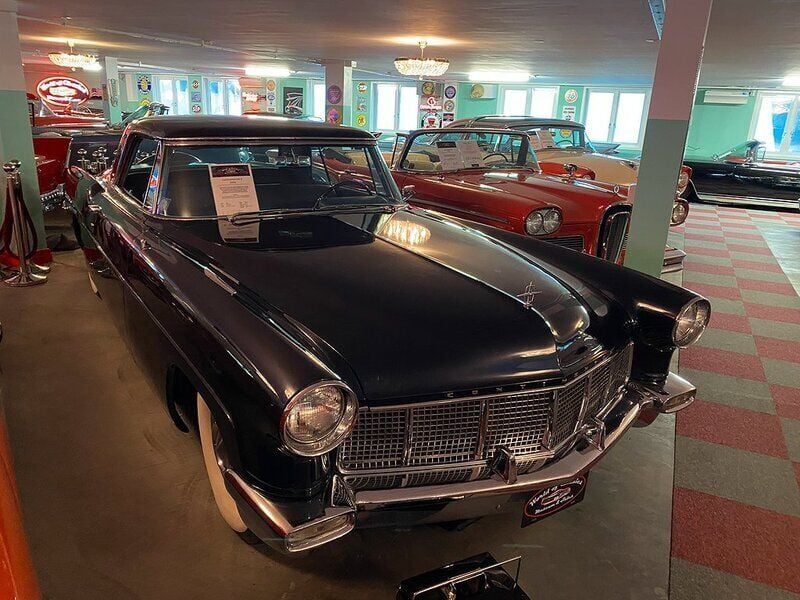 Begagnad Lincoln Continental 300 HK (220 kW) 1956 Mörkblå Sedan