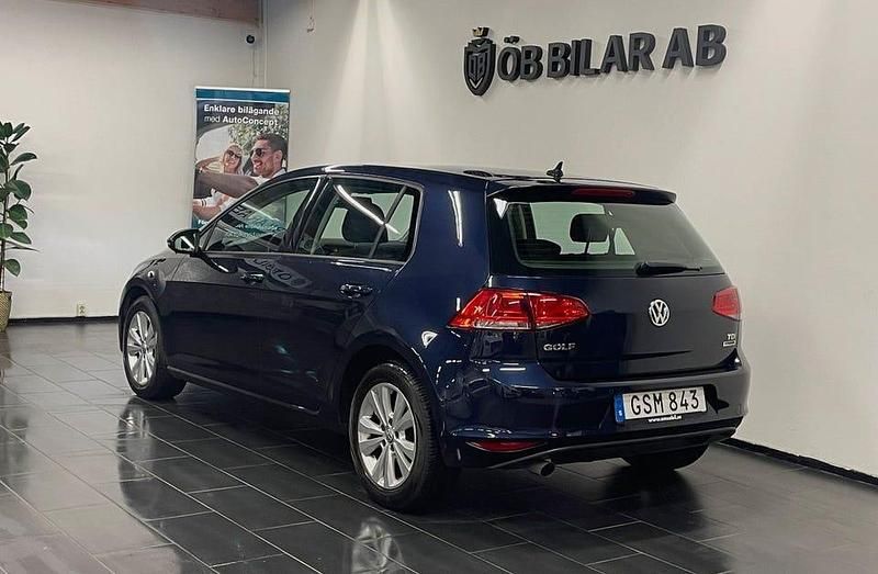 Begagnad VW Golf VII 110 HK (80 kW) 2016 Mörkblå (blå) Halvkombi
