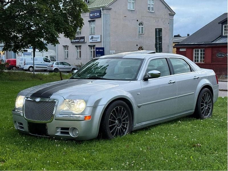 Silver Begagnad 2005 Chrysler 300C Sedan | 89 500 kr (Lite dyr) - Bild 1/4