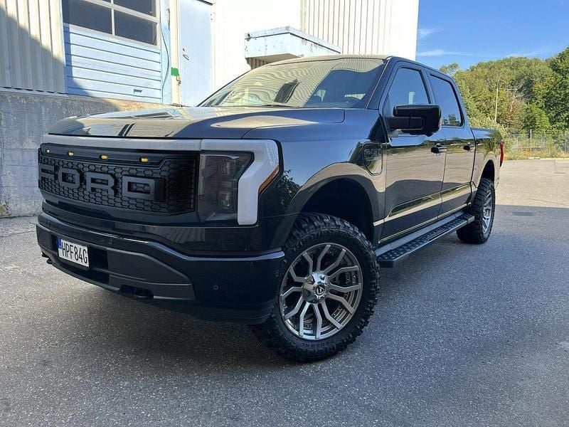 Svart Begagnad 2022 Ford F-150 Standard Range Pickup | 1 087 500 kr - Bild 1/4
