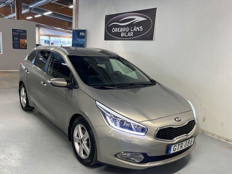 Grå Begagnad 2015 Kia Ceed Sportswagon Kombi | 89 900 kr (Marknadspris) - Bild 1/4