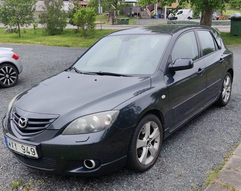 Grå Begagnad 2006 Mazda 3 Inclusive Halvkombi | 30 000 kr (Bra pris) - Bild 1/4