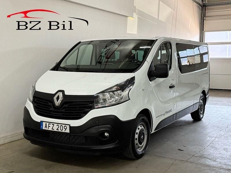 Vit Begagnad 2017 Renault Trafic Van | 229 000 kr - Bild 1/4