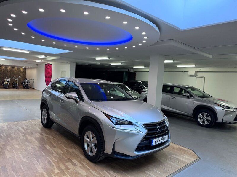 Silver Begagnad 2017 Lexus NX300h SUV | 279 900 kr (Lite dyr) - Bild 1/4