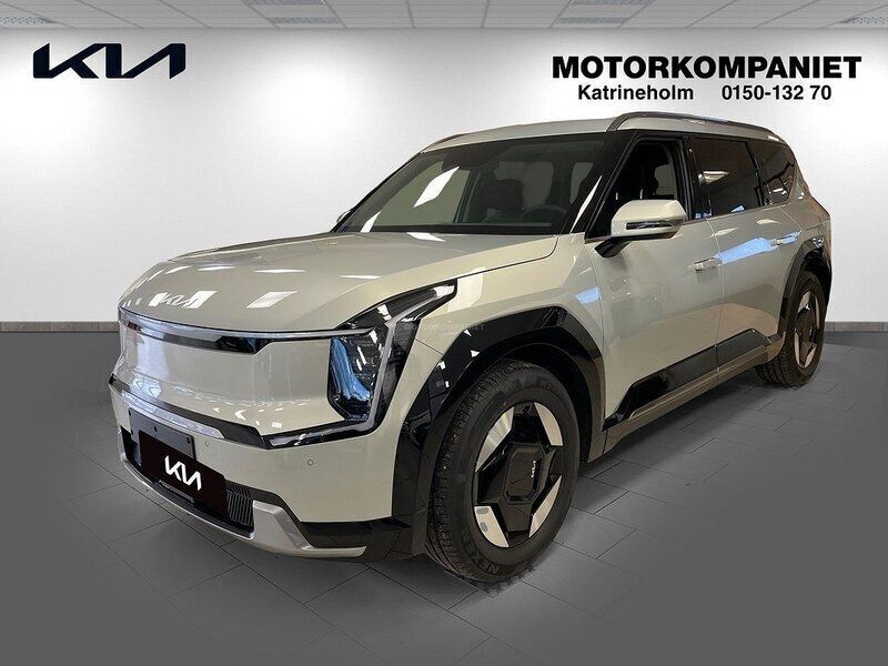 Ljusgrå Begagnad 2023 Kia EV9 SUV | 719 900 kr (Marknadspris) - Bild 1/4