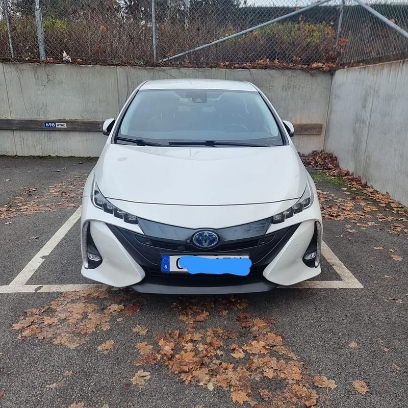 Begagnad 2019 Toyota Prius Plug-in Hybrid Halvkombi | 210 000 kr (Lite dyr) - Bild 1/4
