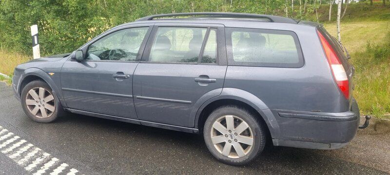 Grå Begagnad 2005 Ford Mondeo Futura Kombi | 5 000 kr (Superpris) - Bild 1/4