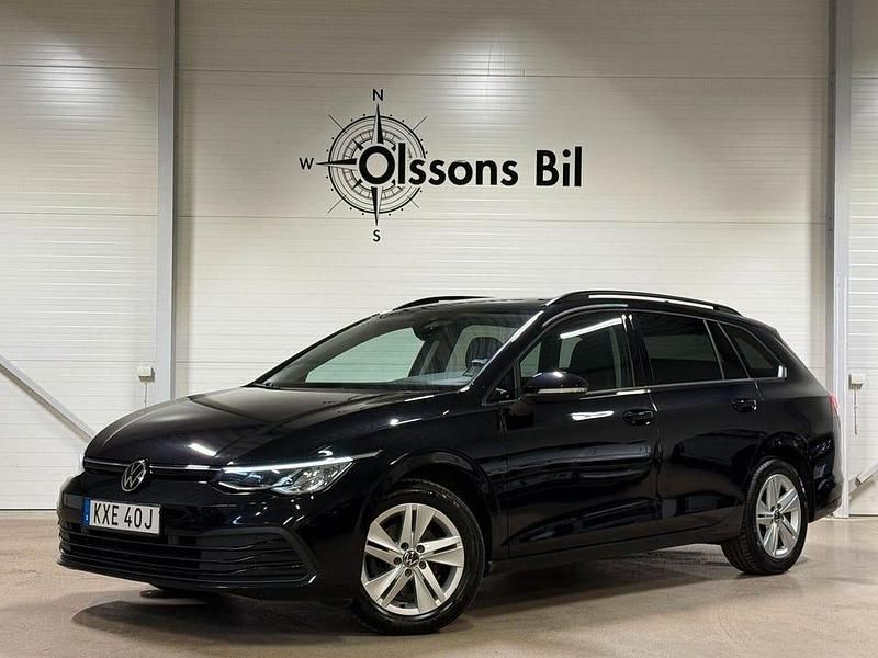 Svart Begagnad 2021 VW Golf VIII Kombi | 239 900 kr (Marknadspris) - Bild 1/4