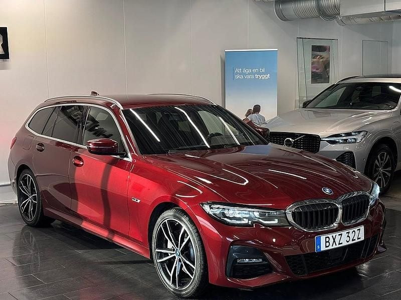 Begagnad BMW 330e M Sport 184 HK (135 kW) 2021 Röd Kombi