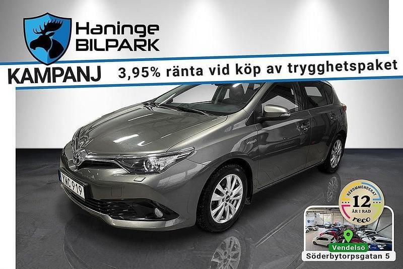 Grå Begagnad 2017 Toyota Auris Hybrid Edition Halvkombi | 149 995 kr (Marknadspris) - Bild 1/2