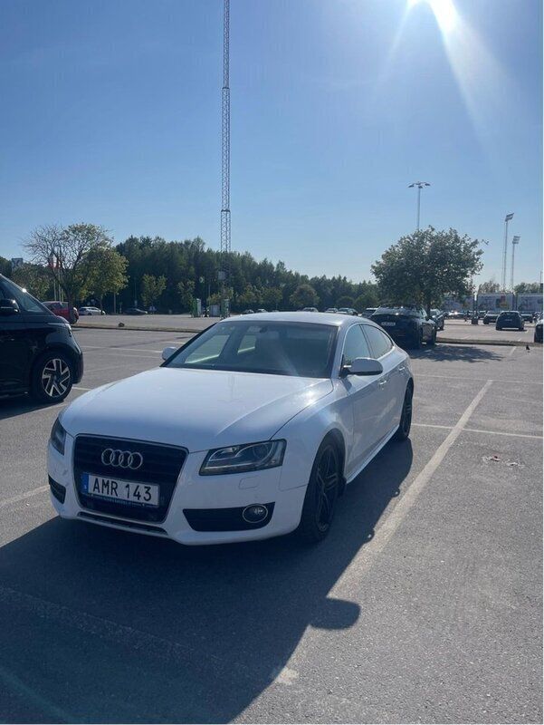Vit Begagnad 2010 Audi A5 Sportback Comfort Halvkombi | 85 000 kr (Lite dyr) - Bild 1/4