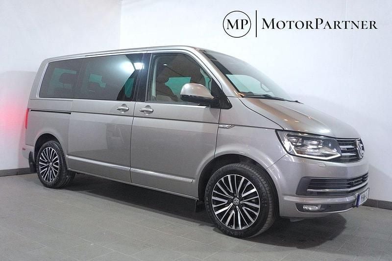Ljusbrun Begagnad 2016 VW Multivan Highline Minibuss | 319 900 kr (Bra pris) - Bild 1/4
