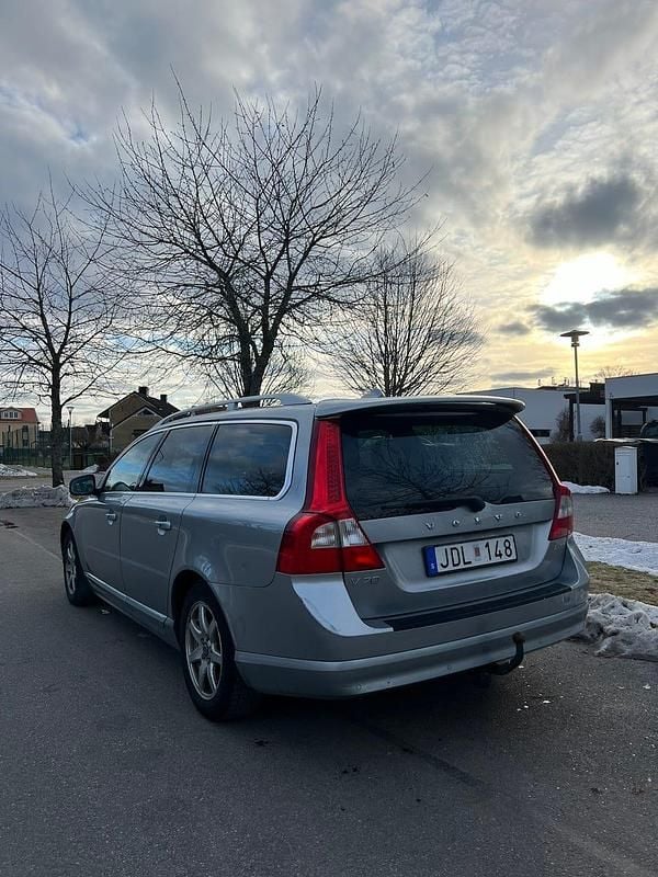 Begagnad 2009 Volvo V70 Summum Kombi | 52 000 kr (Dyr) - Bild 1/4