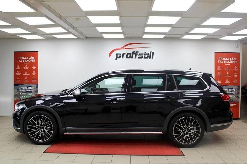 Svart Begagnad 2018 VW Passat Alltrack Kombi | 244 900 kr (Marknadspris) - Bild 1/4