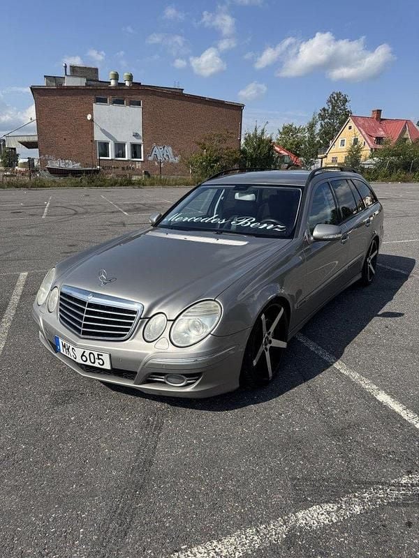 Silver Begagnad 2007 Mercedes E320 Avantgarde Kombi | 63 000 kr (Dyr) - Bild 1/4