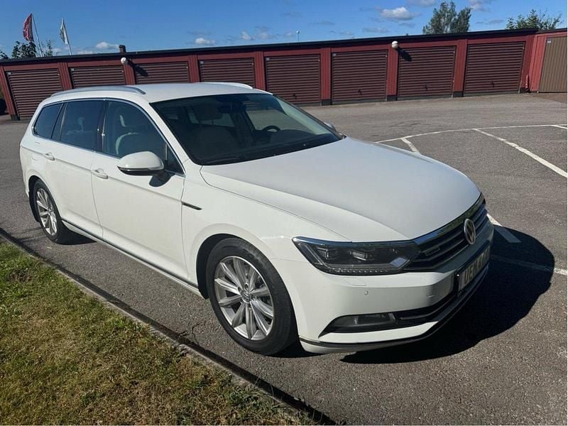 Vit Begagnad 2015 VW Passat Kombi | 117 000 kr (Marknadspris) - Bild 1/4