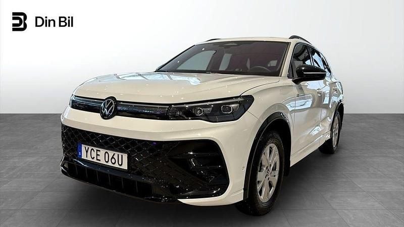Vit Begagnad 2025 VW Tiguan R-line SUV | 489 900 kr (Marknadspris) - Bild 1/4