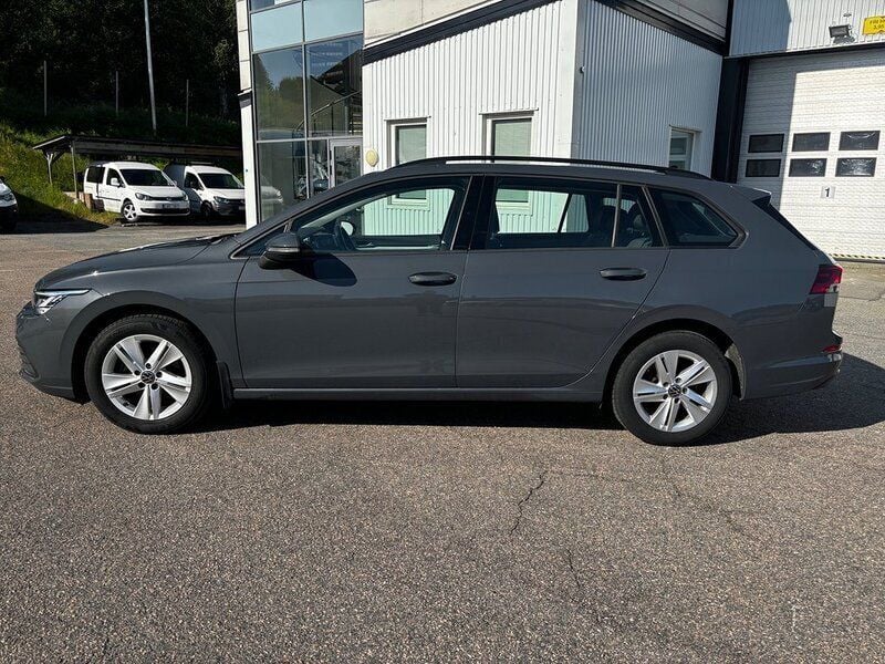 Mörkgrå Begagnad 2022 VW Golf VIII Kombi | 168 000 kr (Superpris) - Bild 1/4