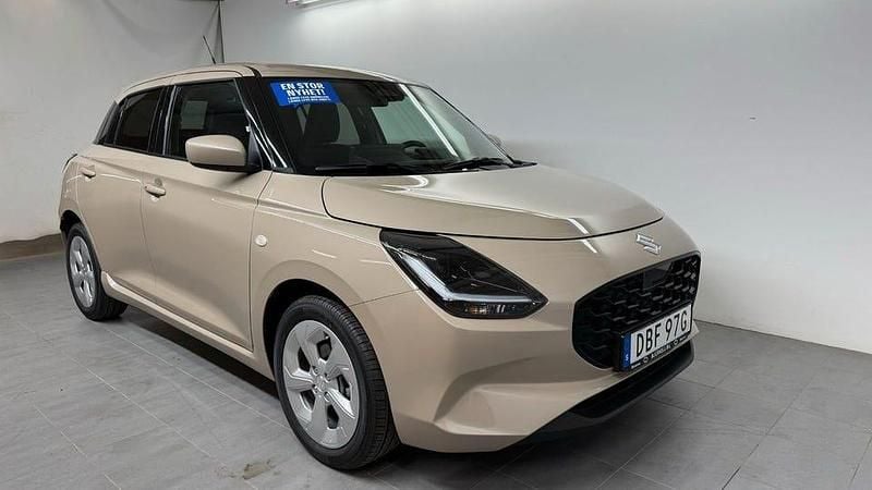 Ny Suzuki Swift 83 HK (61 kW) 2025 Caravan ivory Halvkombi