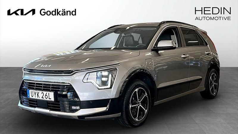 Grå (grey) Begagnad 2024 Kia Niro Advance SUV | 359 900 kr (Lite dyr) - Bild 1/4