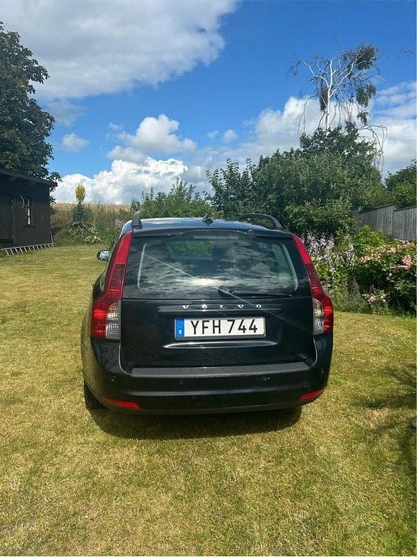 Svart Begagnad 2009 Volvo V50 Kinetic Kombi | 42 000 kr (Bra pris) - Bild 1/4