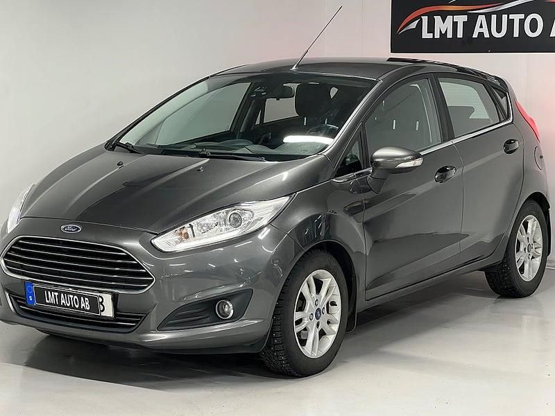 Begagnad Ford Fiesta Titanium 101 HK (74 kW) 2015 Grå Halvkombi
