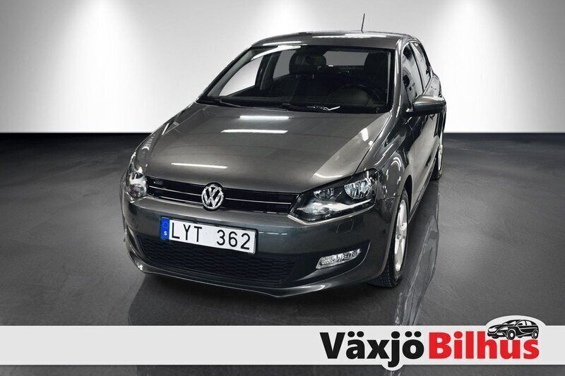 Mörkgrå Begagnad 2011 VW Polo Comfortline Halvkombi | 79 900 kr (Marknadspris) - Bild 1/4