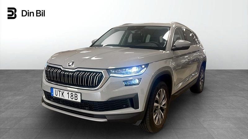Grå Begagnad 2022 Skoda Kodiaq Adventure SUV | 359 900 kr (Bra pris) - Bild 1/4