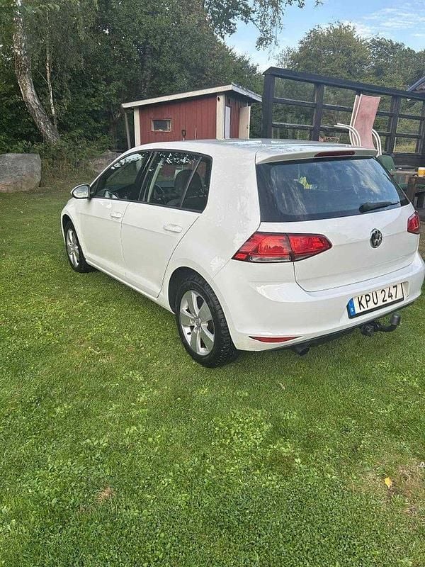 Vit Begagnad 2013 VW Golf VII Halvkombi | 85 000 kr (Marknadspris) - Bild 1/4