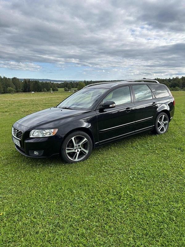 Svart Begagnad 2012 Volvo V50 Momentum Kombi | 65 000 kr (Marknadspris) - Bild 1/4