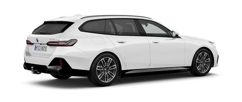 Vit Ny 2025 BMW 530e M Sport Kombi | 710 200 kr (Marknadspris) - Bild 1/1