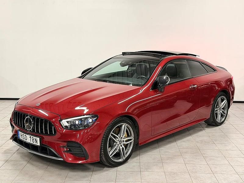 Begagnad Mercedes E300 AMG Line Premium 258 HK (189 kW) 2020 Röd Sportkupé