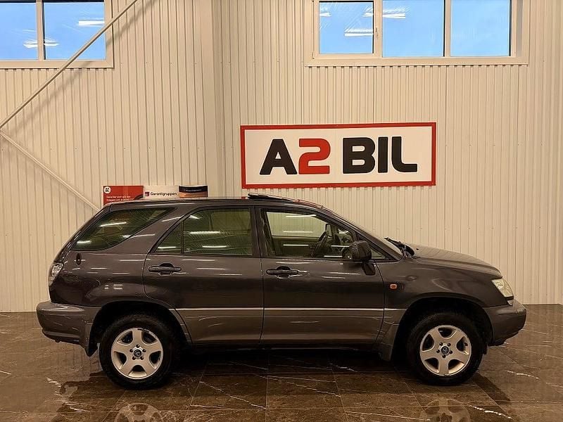 Begagnad Lexus RX300 201 HK (147 kW) 2002 Mörkgrå SUV