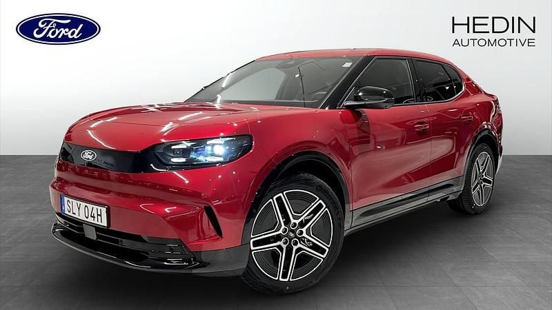 Röd (red) Begagnad 2024 Ford Capri Premium SUV | 479 900 kr (Superpris) - Bild 1/4