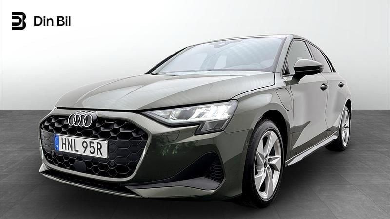 Grön Begagnad 2025 Audi A3 Sportback e-tron Premium Halvkombi | 439 000 kr (Marknadspris) - Bild 1/4