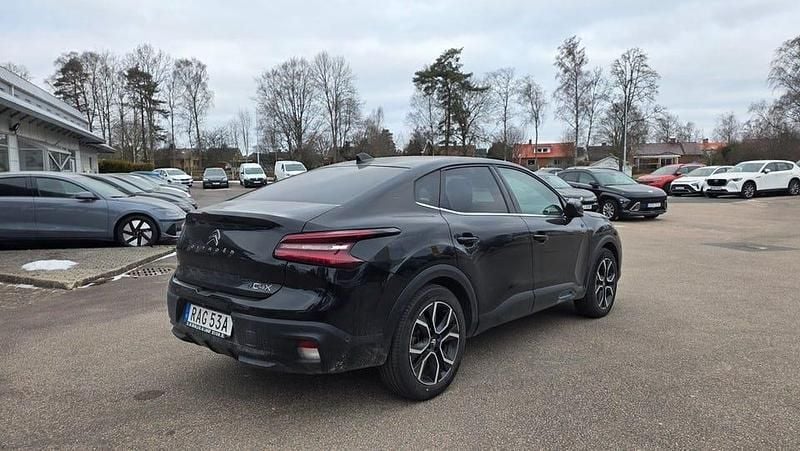 Begagnad Citroën e-C4 Exclusive 100 kW (136 HK) 2022 Svart Sedan