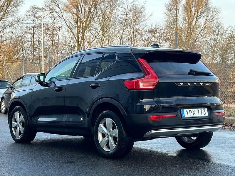 Begagnad Volvo XC40 Momentum 150 HK (110 kW) 2019 Svart SUV