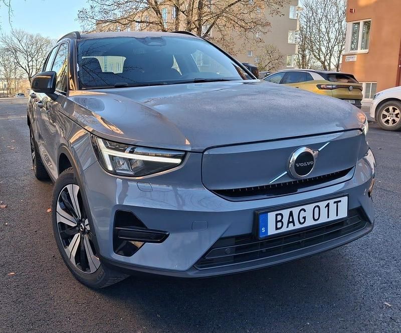 Begagnad Volvo XC40 Single Motor 169 kW (231 HK) 2023 Thunder grey metallic SUV
