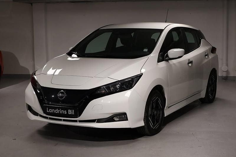 Begagnad Nissan Leaf Acenta 110 kW (150 HK) 2022 Vit Halvkombi