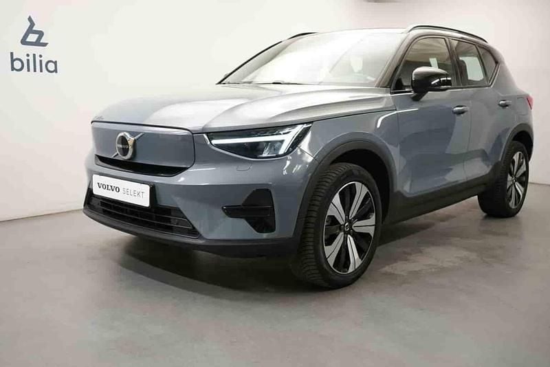Grå Begagnad 2023 Volvo XC40 Single Motor SUV | 344 900 kr - Bild 1/1