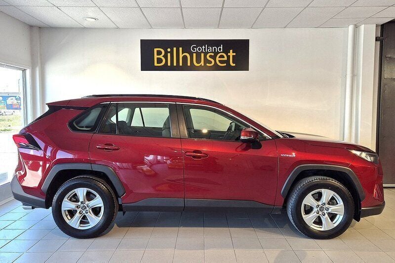 Röd Begagnad 2019 Toyota RAV4 Hybrid SUV | 304 800 kr (Marknadspris) - Bild 1/4