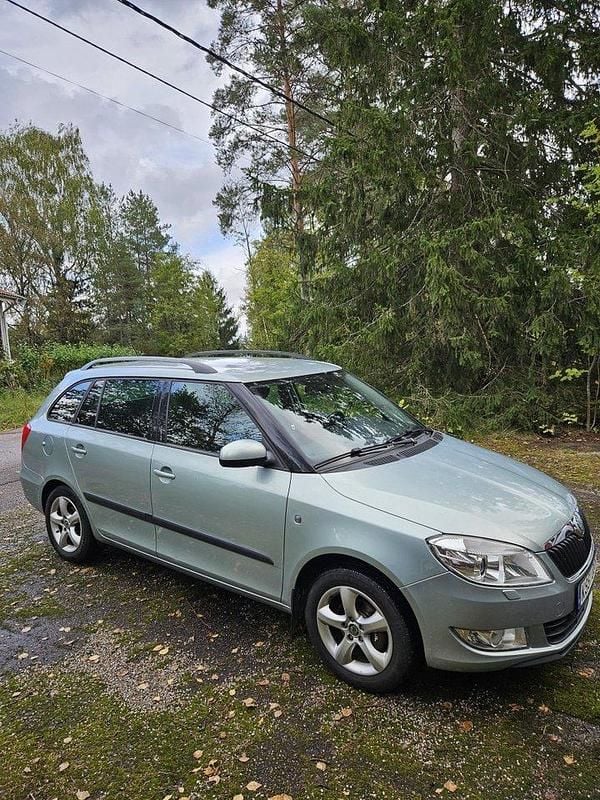 Grön Begagnad 2011 Skoda Fabia Elegance Kombi | 35 000 kr (Bra pris) - Bild 1/4