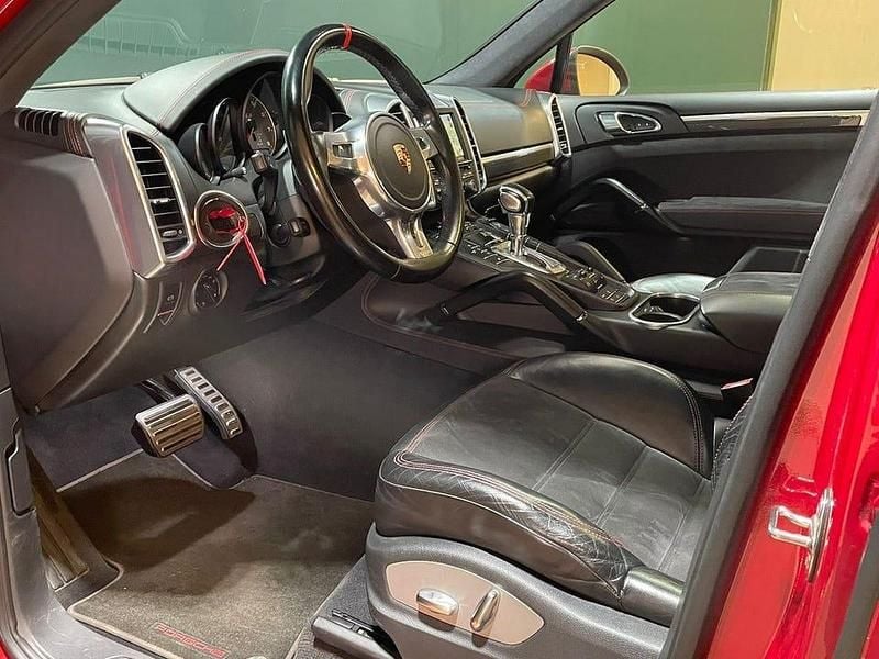 Begagnad Porsche Cayenne GTS 420 HK (308 kW) 2012 Röd SUV