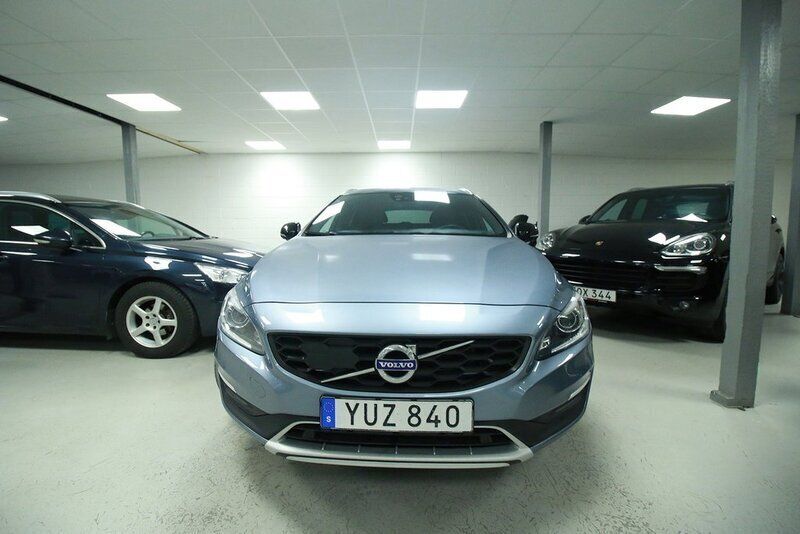 Begagnad Volvo V60 CC Summum 150 HK (110 kW) 2017 Blå Kombi