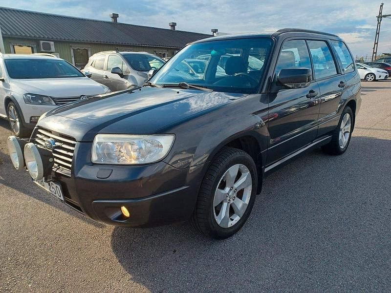 Mörkgrå Begagnad 2007 Subaru Forester SUV | 44 900 kr (Dyr) - Bild 1/4