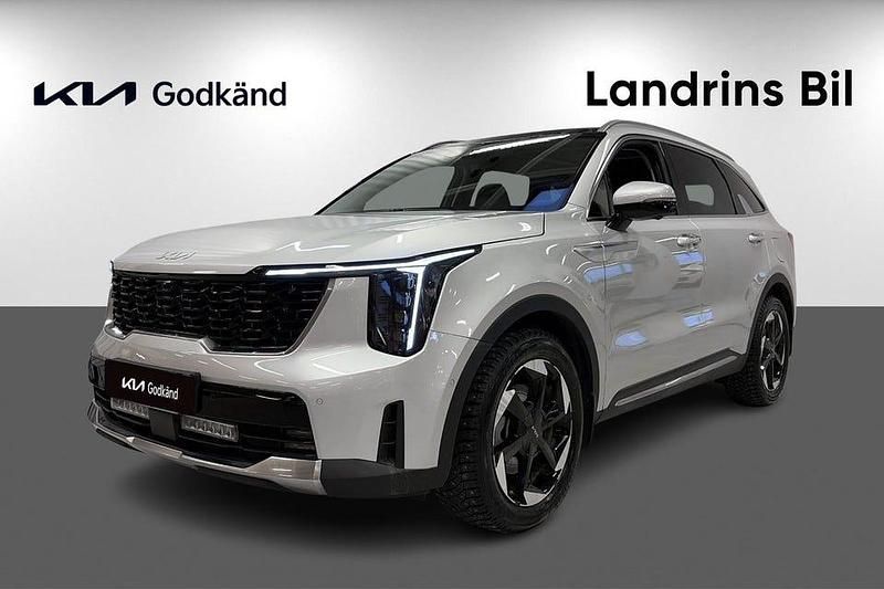 Silky silver (4ss) metallic Begagnad 2025 Kia Sorento Advance SUV | 599 300 kr (Marknadspris) - Bild 1/4