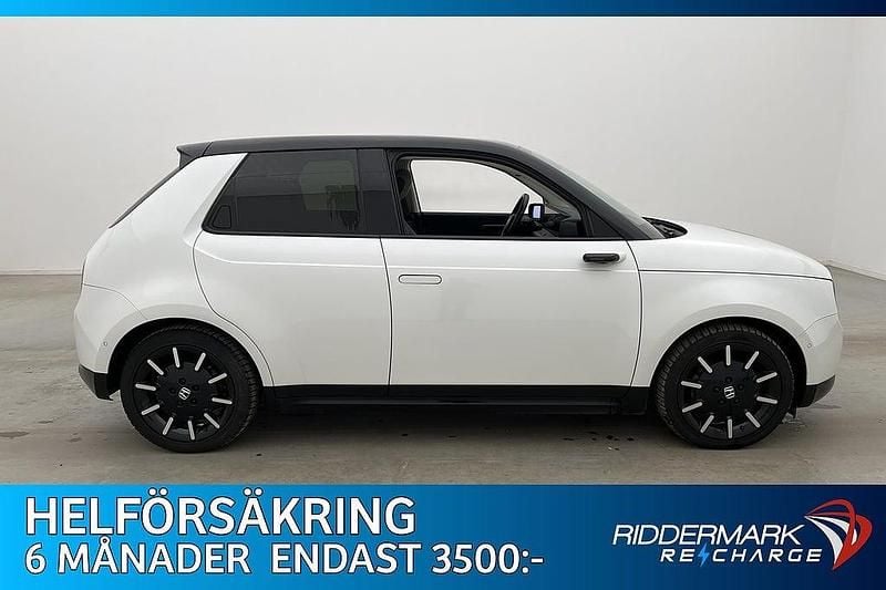 Begagnad Honda e 113 kW (154 HK) 2020 Vit Halvkombi