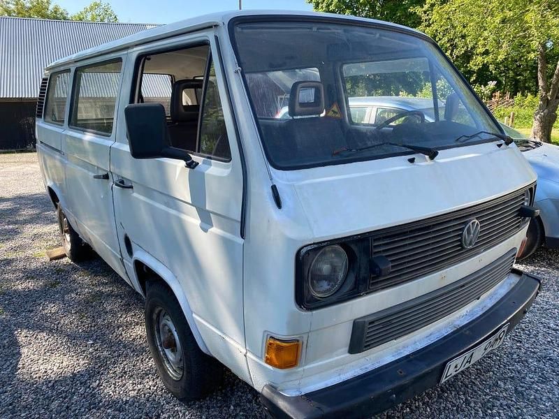 Vit Begagnad 1983 VW Caravelle Minibuss | 30 000 kr - Bild 1/4