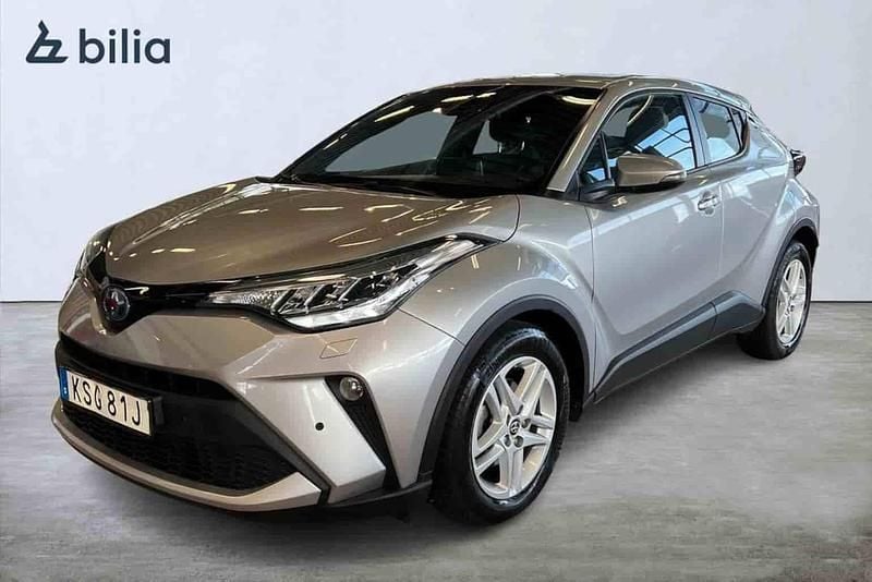 Silver Begagnad 2022 Toyota C-HR Active SUV | 229 900 kr (Bra pris) - Bild 1/1